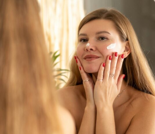 Soin anti tache visage avec la gamme pigmentclar pour une peau unifiée