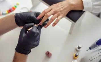 Devenez une vraie professionnelle du nail art avec une formation prothésiste ongulaire !